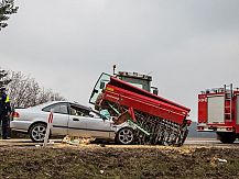 Kolejny wypadek na drodze wojewódzkiej nr 677 z udziałem ciągnika rolniczego.