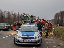Kolejny wypadek na drodze wojewódzkiej nr 677 z udziałem ciągnika rolniczego.