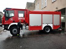 Nowy wóz strażacki w wyremontowanej remizie w Śniadowie