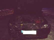 Groźny wypadek. Renault przygniotło mężczyznę do Iveco