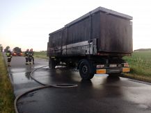 Pożar naczepy auta ciężarowego