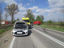 Kolizja trzech aut na drodze wojewódzkiej 677 w pobliżu miejscowości Koziki