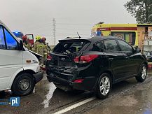 Wypadek trzech aut na drodze wojewódzkiej 677