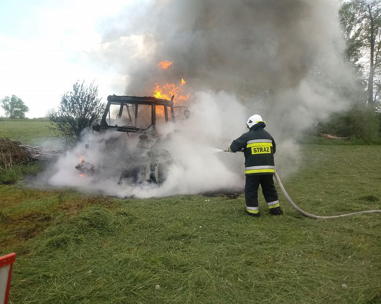 Pożar ciągnika rolniczego w miejscowości Stare Szabły