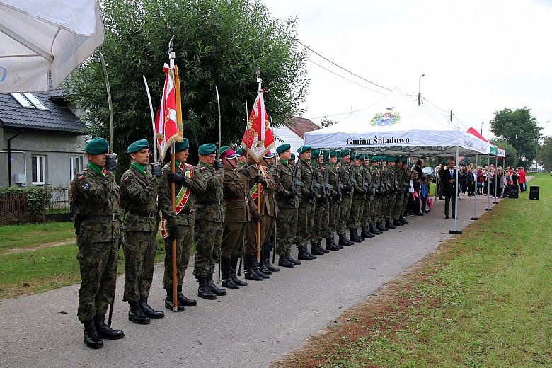Uroczystość odsłonięcia Alei Dębów Pamięci Oficerów Pułku 3 Strzelców Konnych