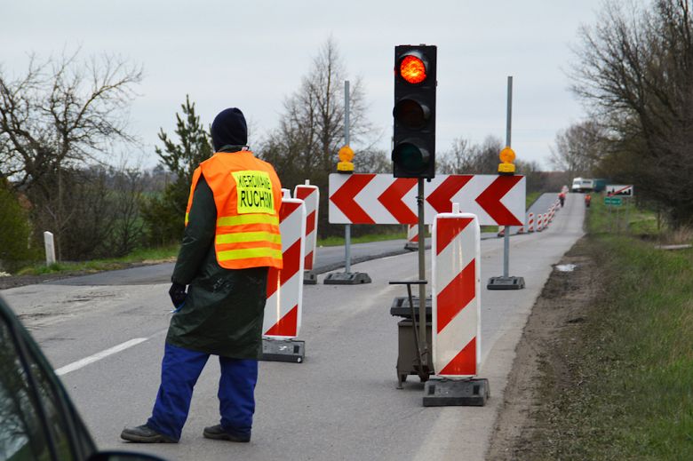 Ruch wahadłowy na odcinku drogi wojewódzkiej Ratowo-Piotrowo - Śniadowo